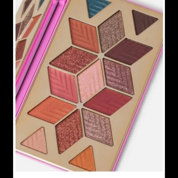 PUR X Barbie Eyeshadow Palette NIB - Picture 3 of 6